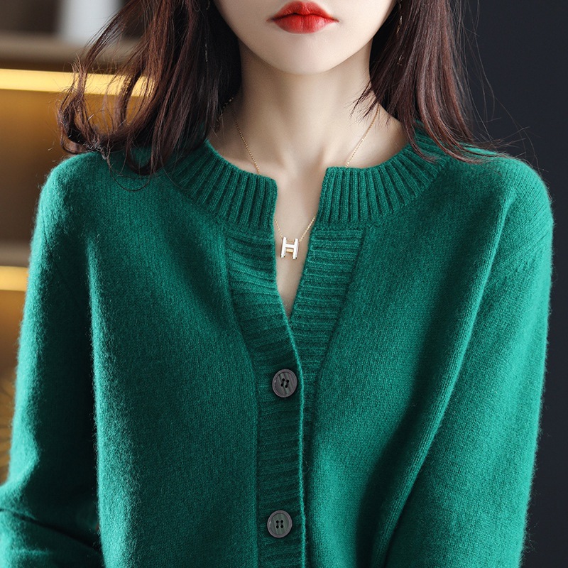Round neck solid color knitted cardigan sweater 7