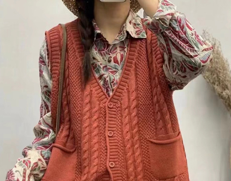 V-neck single-breasted loose sleeveless knitted vest 24